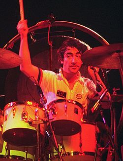250px-Keith_Moon_4_-_The_Who_-_1975-2