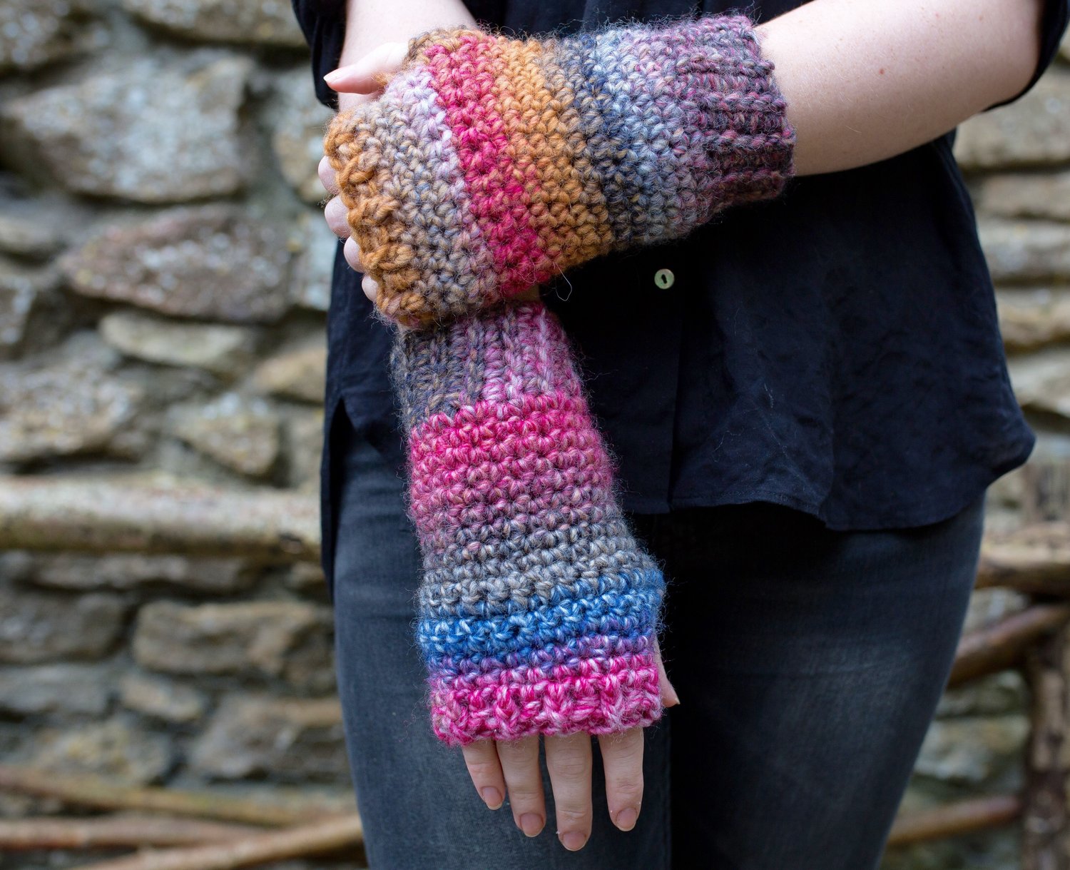 Easy Crochet Fingerless Mitten Gloves. | EMMA LEITH
