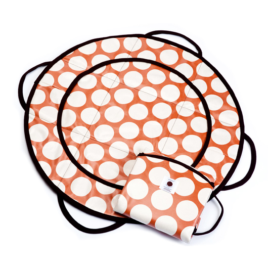 This changing pad is amazing with pockets for diapers and cream and wipes.