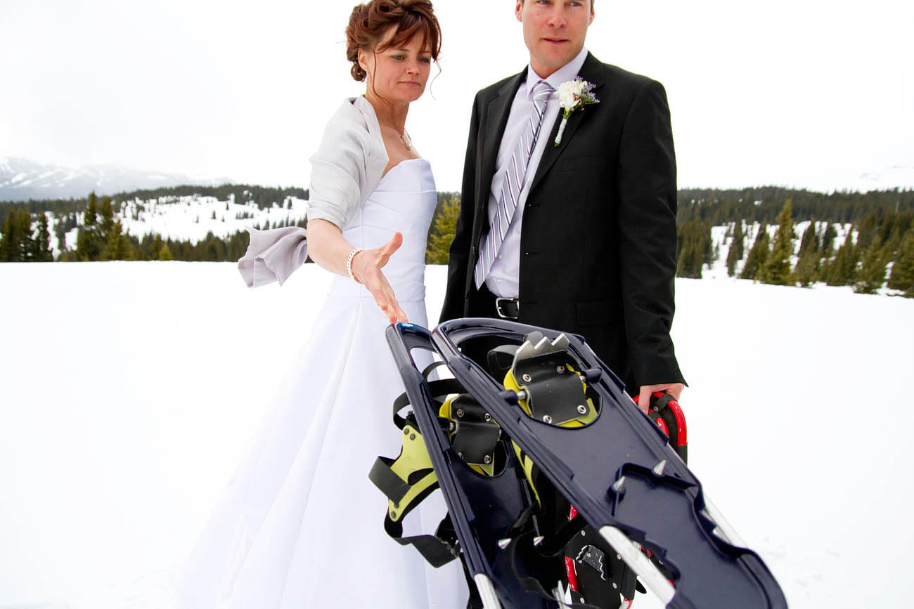 snowshoe, Shrine Mountain Wedding, Vail, Colorado Photographer,InternationalPhotographer, Desiree Mostad, bryllup fotograf, Rivetsand Roses,Scandinavian Wedding, Snowy Spring