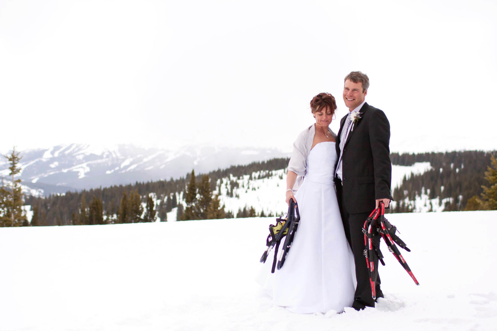 snowshoe wedding,  Shrine Mountain Wedding, Vail, Colorado Photographer,InternationalPhotographer, Desiree Mostad, bryllup fotograf, Rivetsand Roses,Scandinavian Wedding, Snowy Spring
