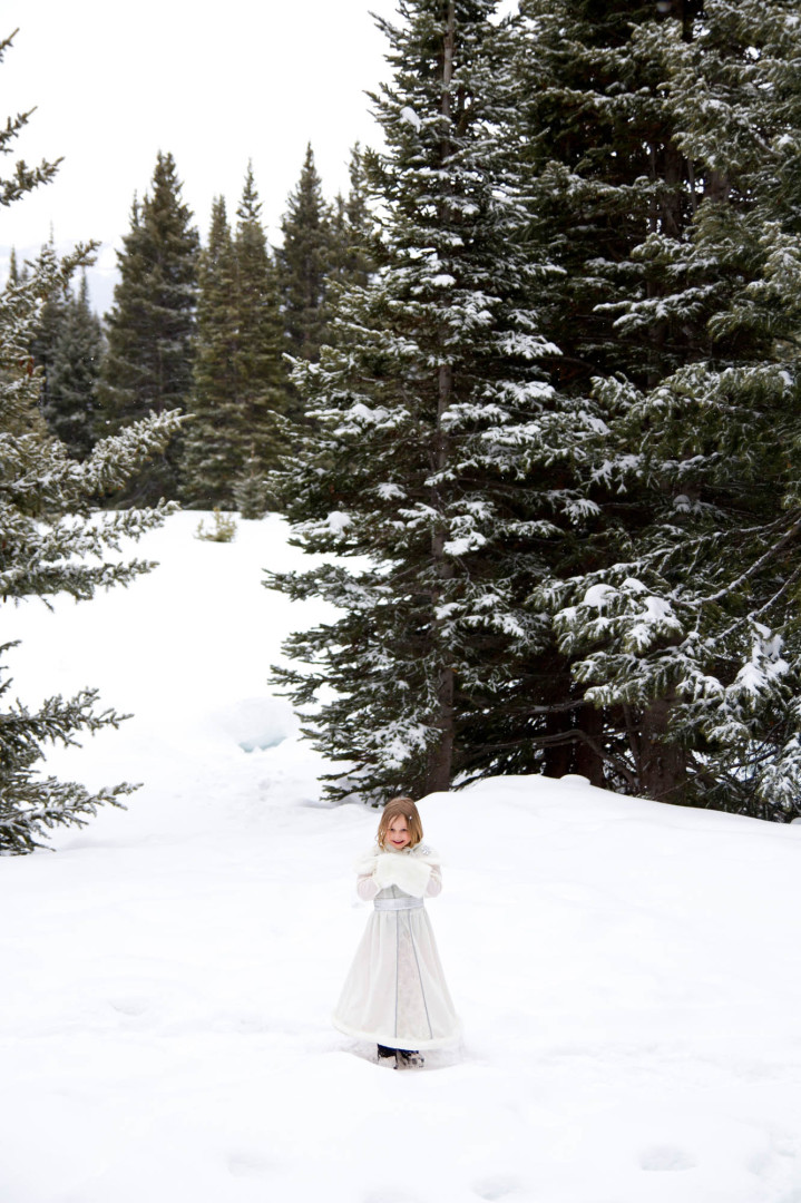 Narnia Wedding, Flower girl, Shrine Mountain Wedding, Vail, Colorado Photographer,InternationalPhotographer, Desiree Mostad, bryllup fotograf, Rivetsand Roses,Scandinavian Wedding, Snowy Spring