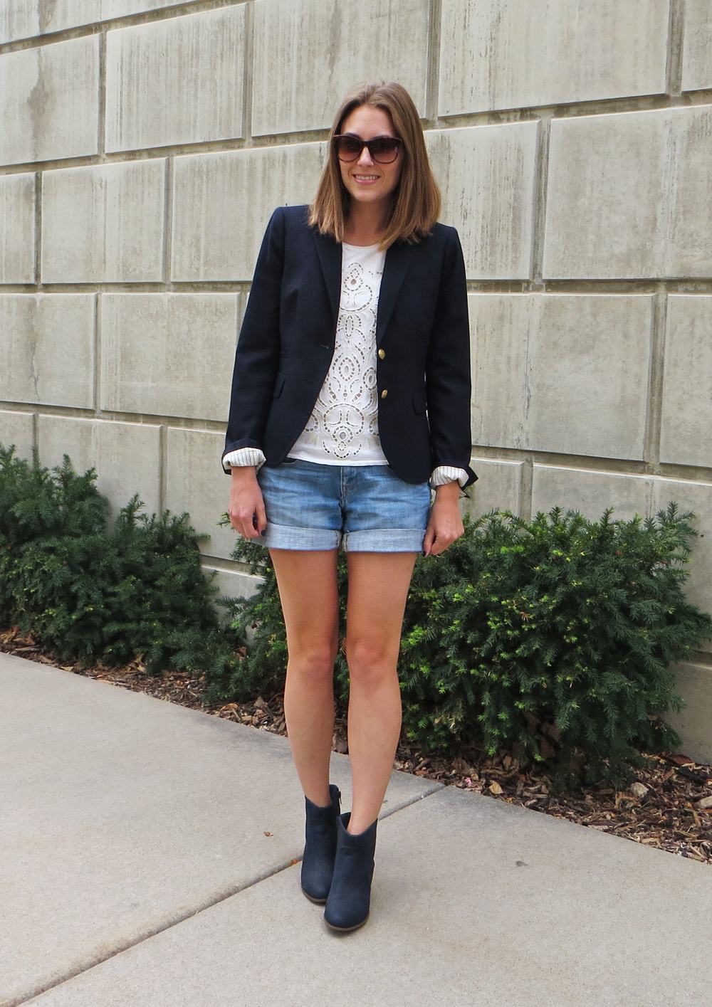 shorts and ankle boots outfits