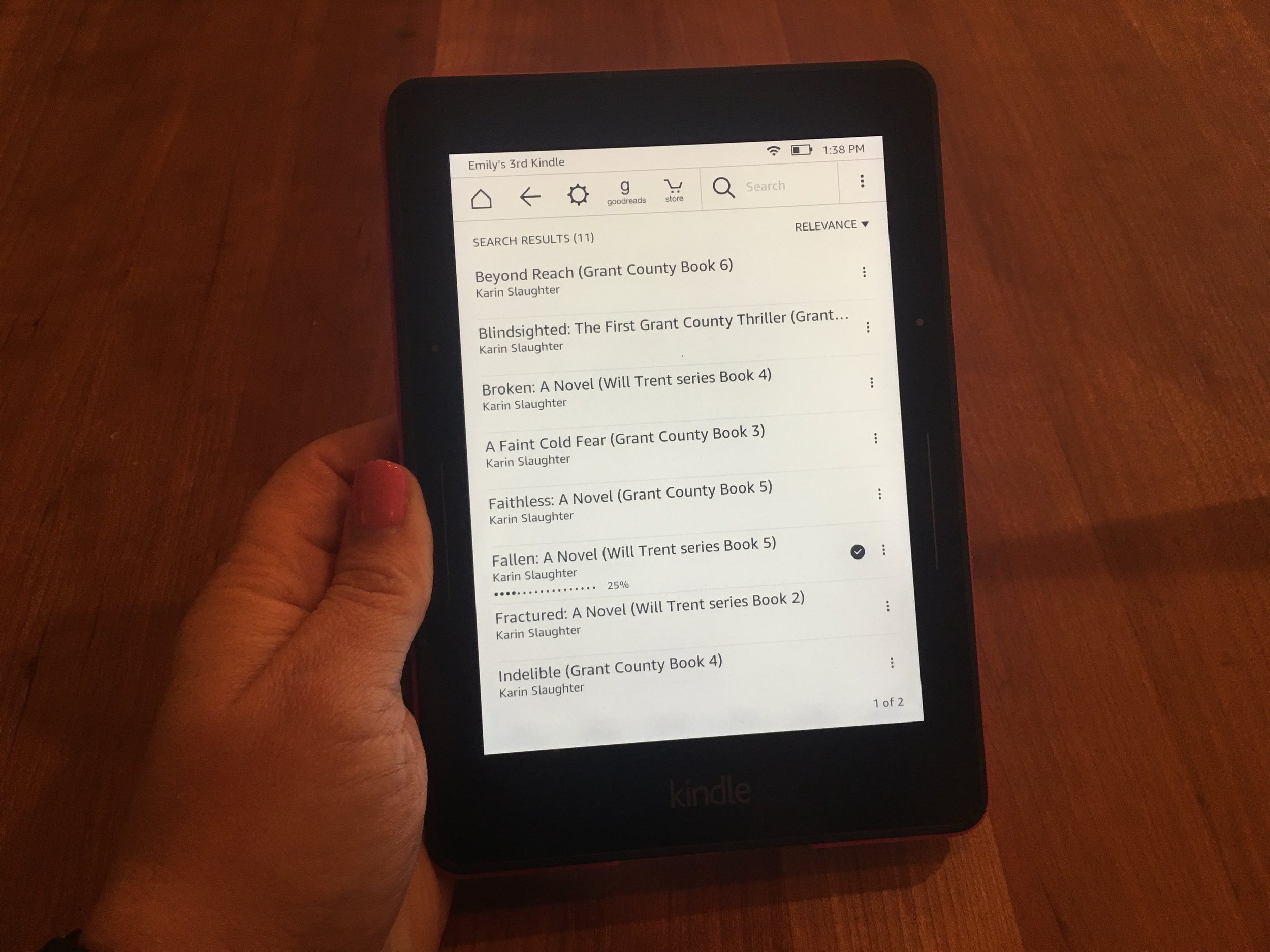 Kindle e-reader screen showing Karin Slaughter book titles