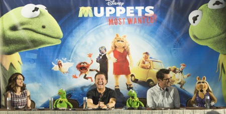 MUPPETS MOST WANTED Tina Fey_Kermit_Ricky Gervais_Constantine_Ty Burrell_Miss Piggy