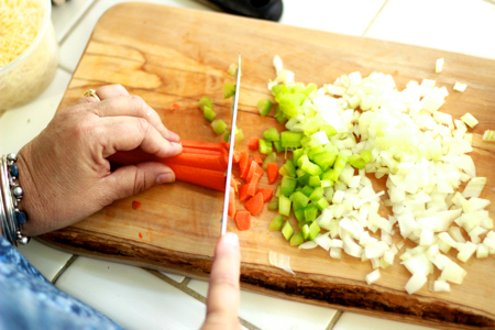 Barilla-pasta-chopping-onions.jpb