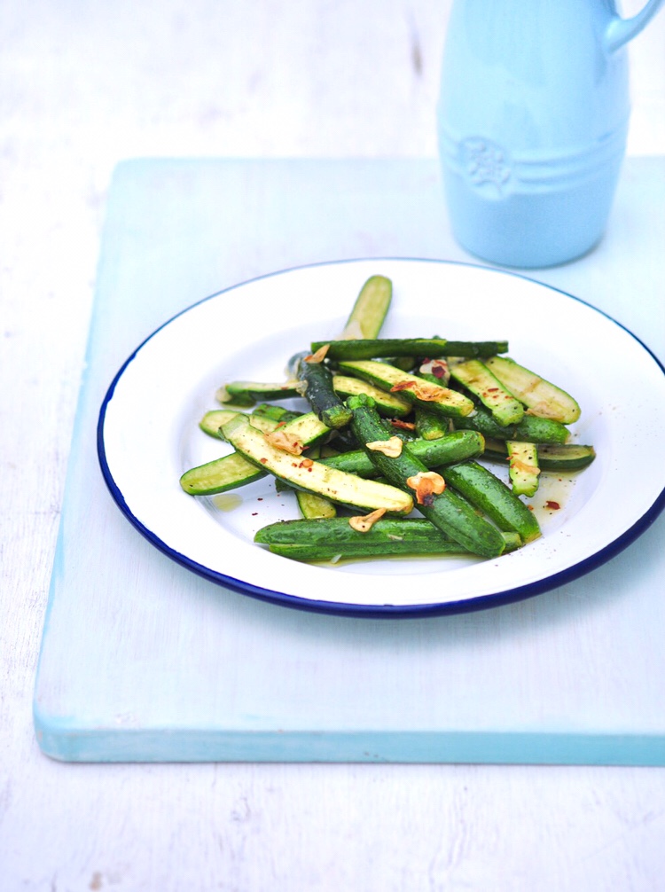 Baby courgettes with crisp, golden garlic