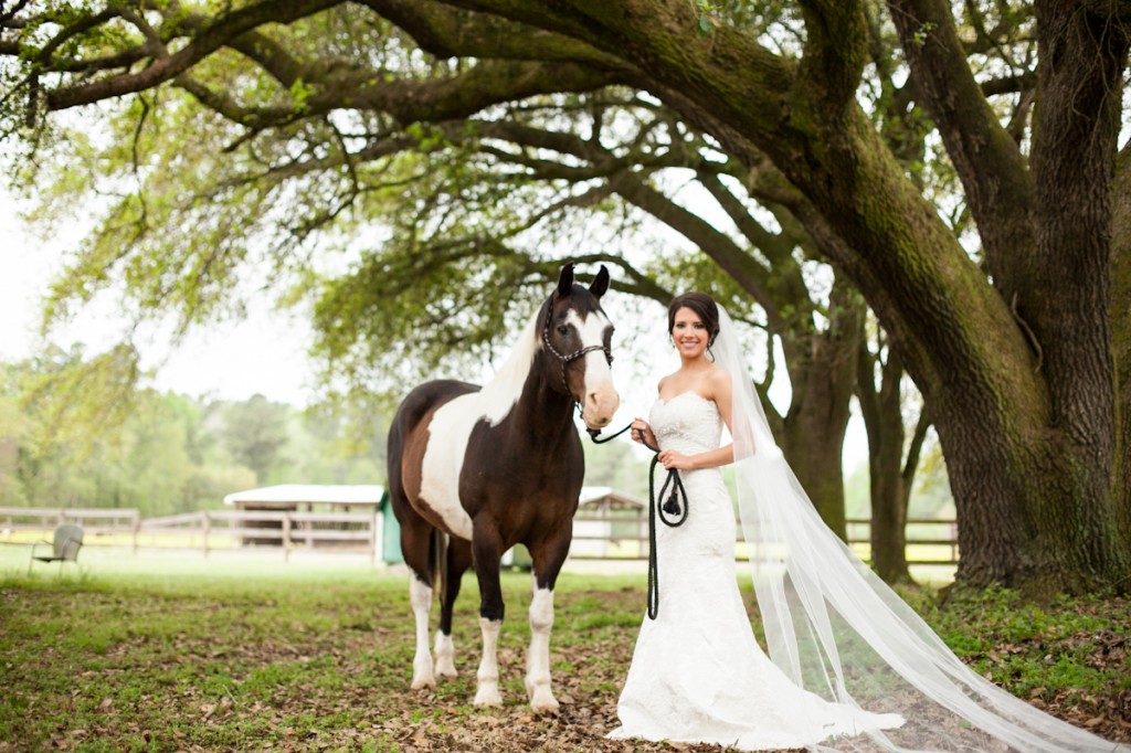 CovingtonWeddingPhotography_bride_with_horse