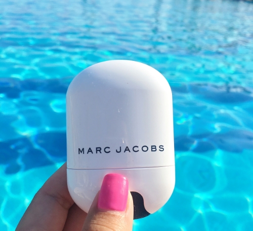 Marc Jacobs Glow Stick Glistening Illuminator Review and Swatches