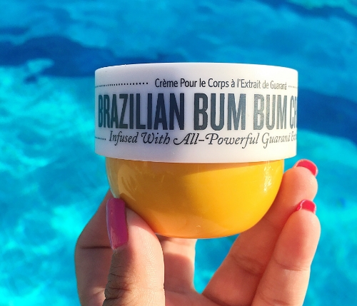 The Brazilian Bum Bum Cream by Sol De Janeiro smells absolutely amazing, is fast absorbing and contains an ingredient called gurana, a Native Amazonian plant whose fruit contains a potent form of caffeine. It kept my skin feeling hydrated all day long and I am now looking forward to picking up its full size counterpart!