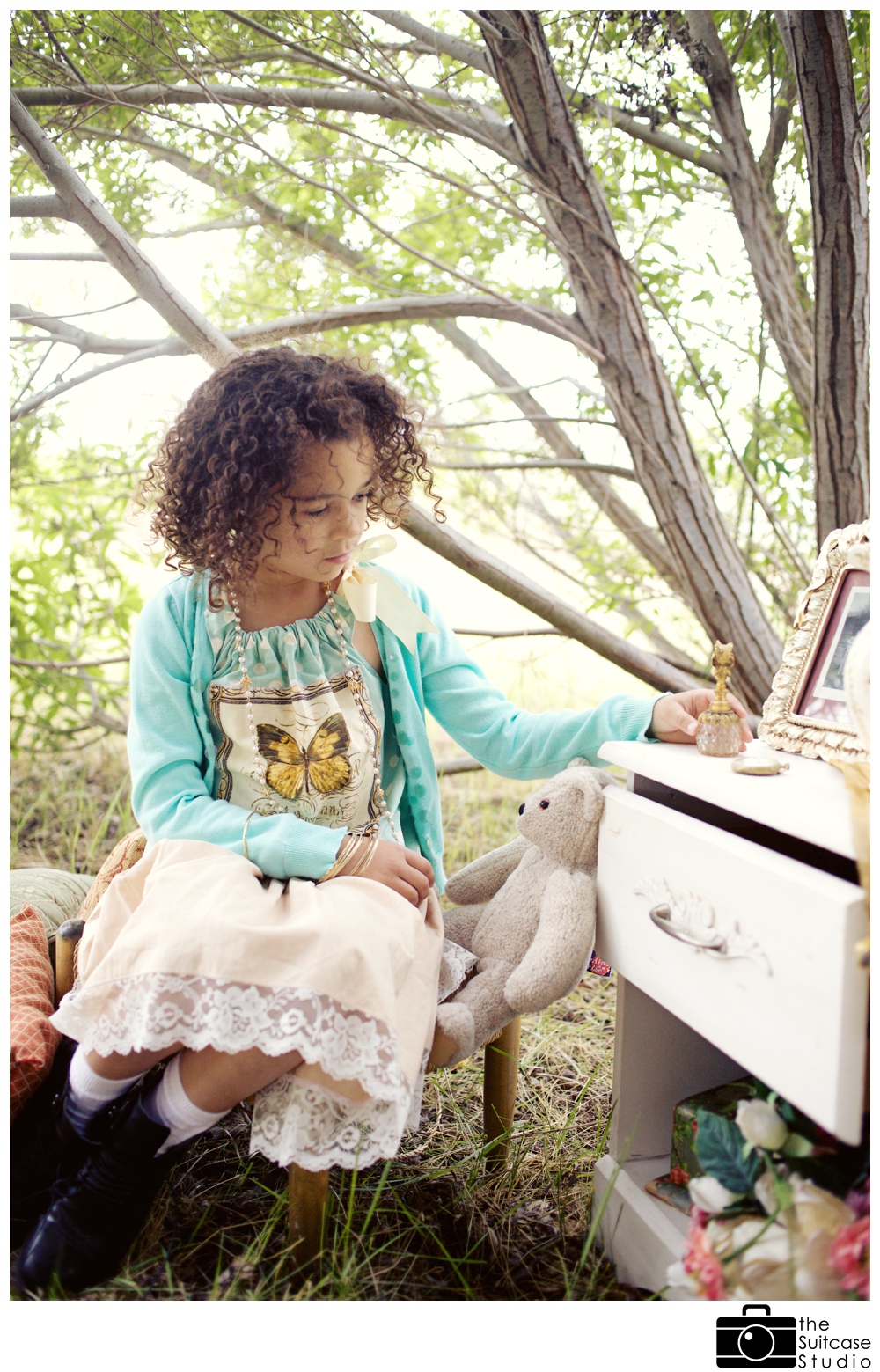 Vintage Spring Childs Portrait Session with The Suitcase Studio_0004