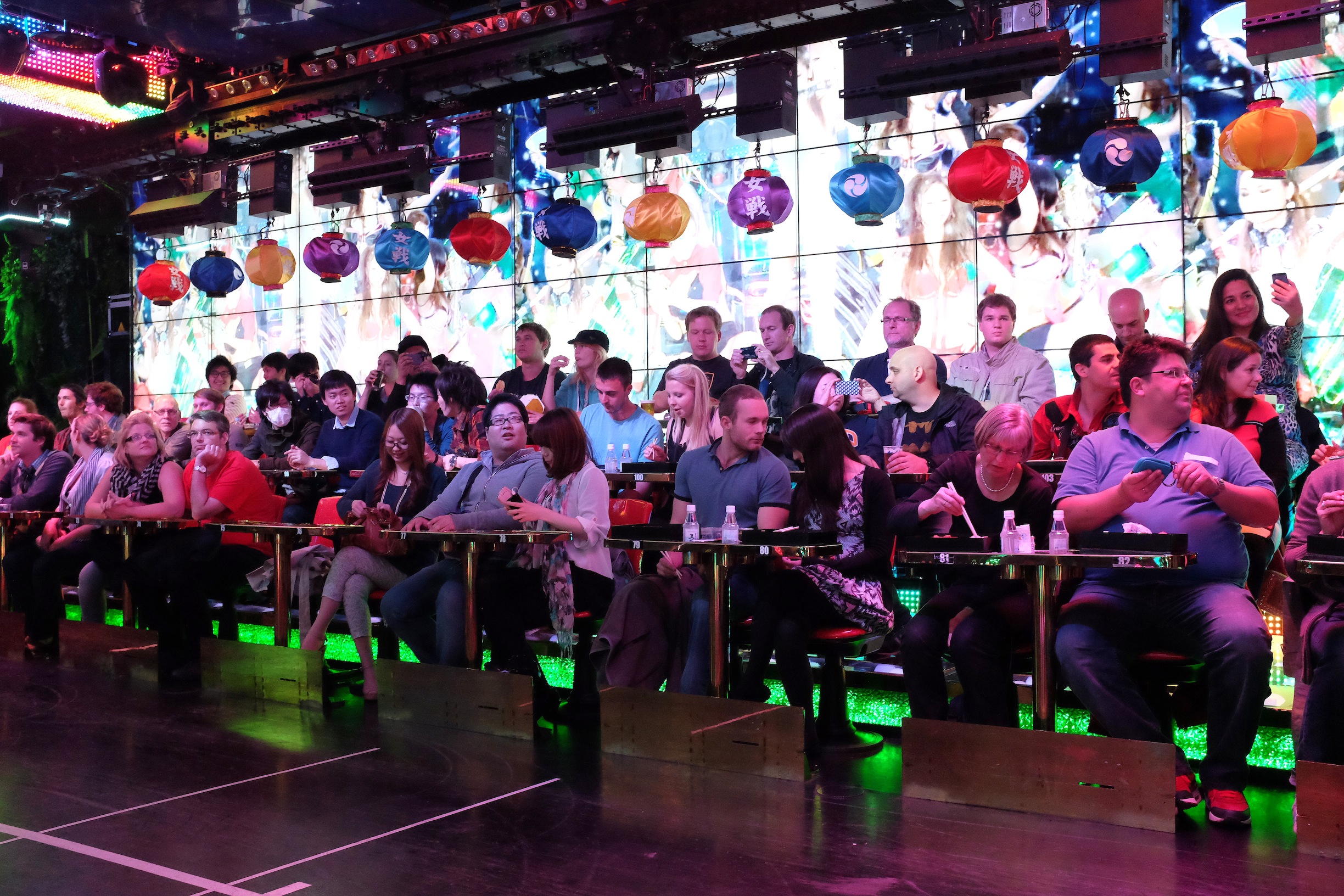 ned marts høst All You Need To Know About Tokyo's Robot Restaurant - Klook Travel Blog