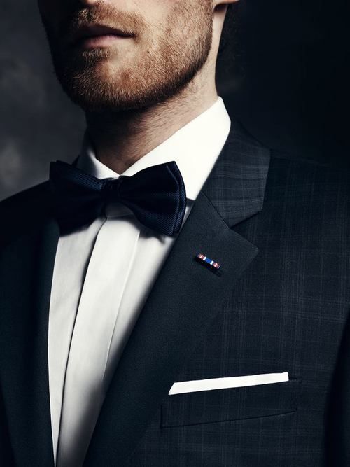 Bow tie and subtle design for the groom
