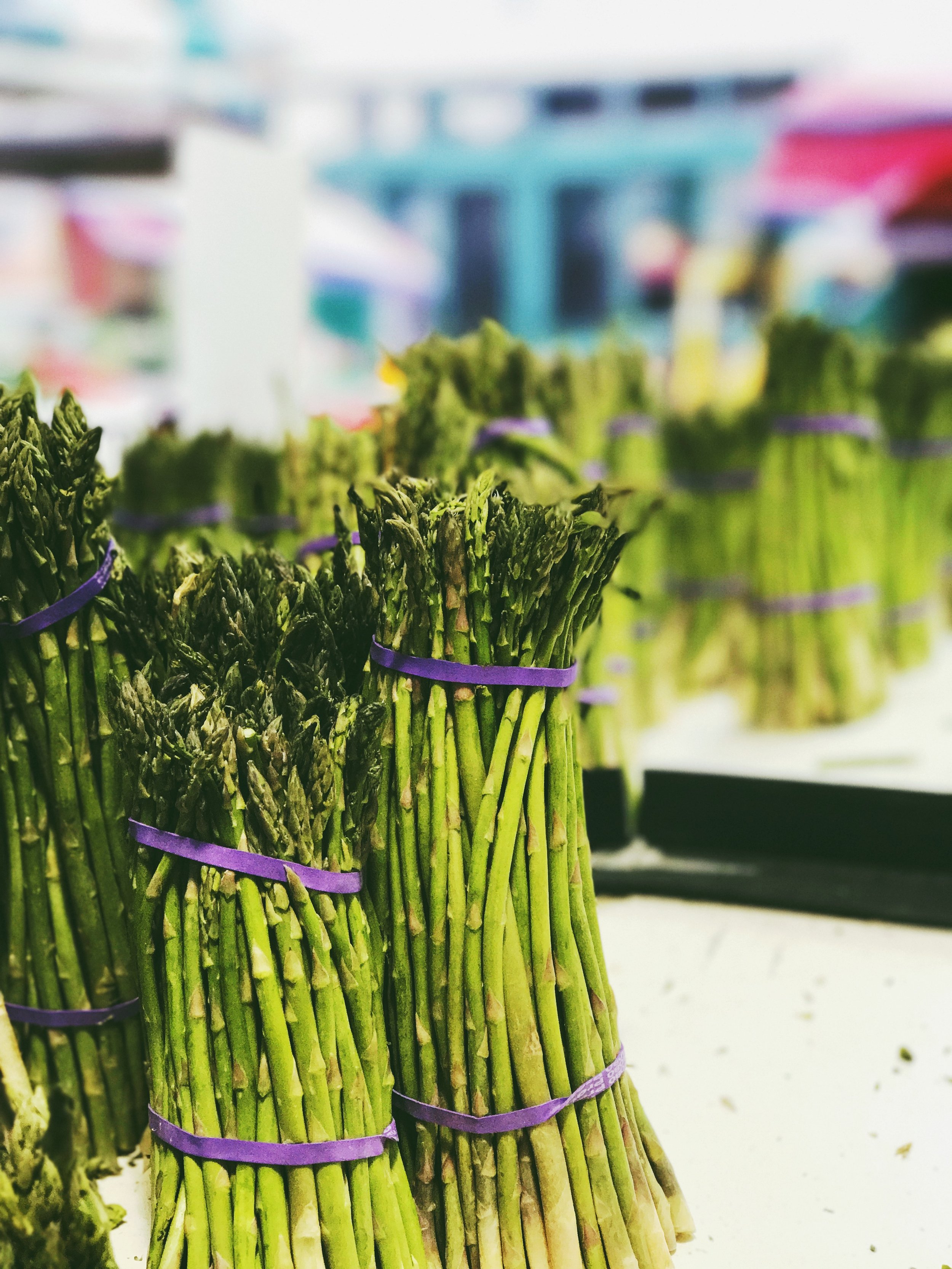 Asparagus at Marché Jean-Talon. Exposure 1/60 at f/2.8. Edited with VSCO.