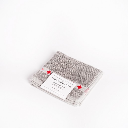 This face towel by Drake General Store is so soft and so exfoliating at the same time, I just love it! - GROOMING GIFT IDEAS - THE ULTIMATE GIFT LIST FOR MODERN MEN 