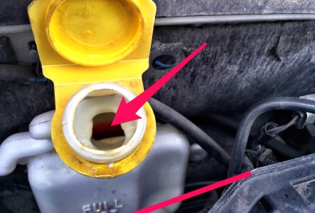 After 20 miles of driving. See the fill line? That's the hot fill line. Now, where's the coolant?