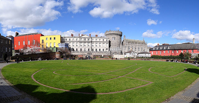640px-Dublin-Castle-Green-Park-2012