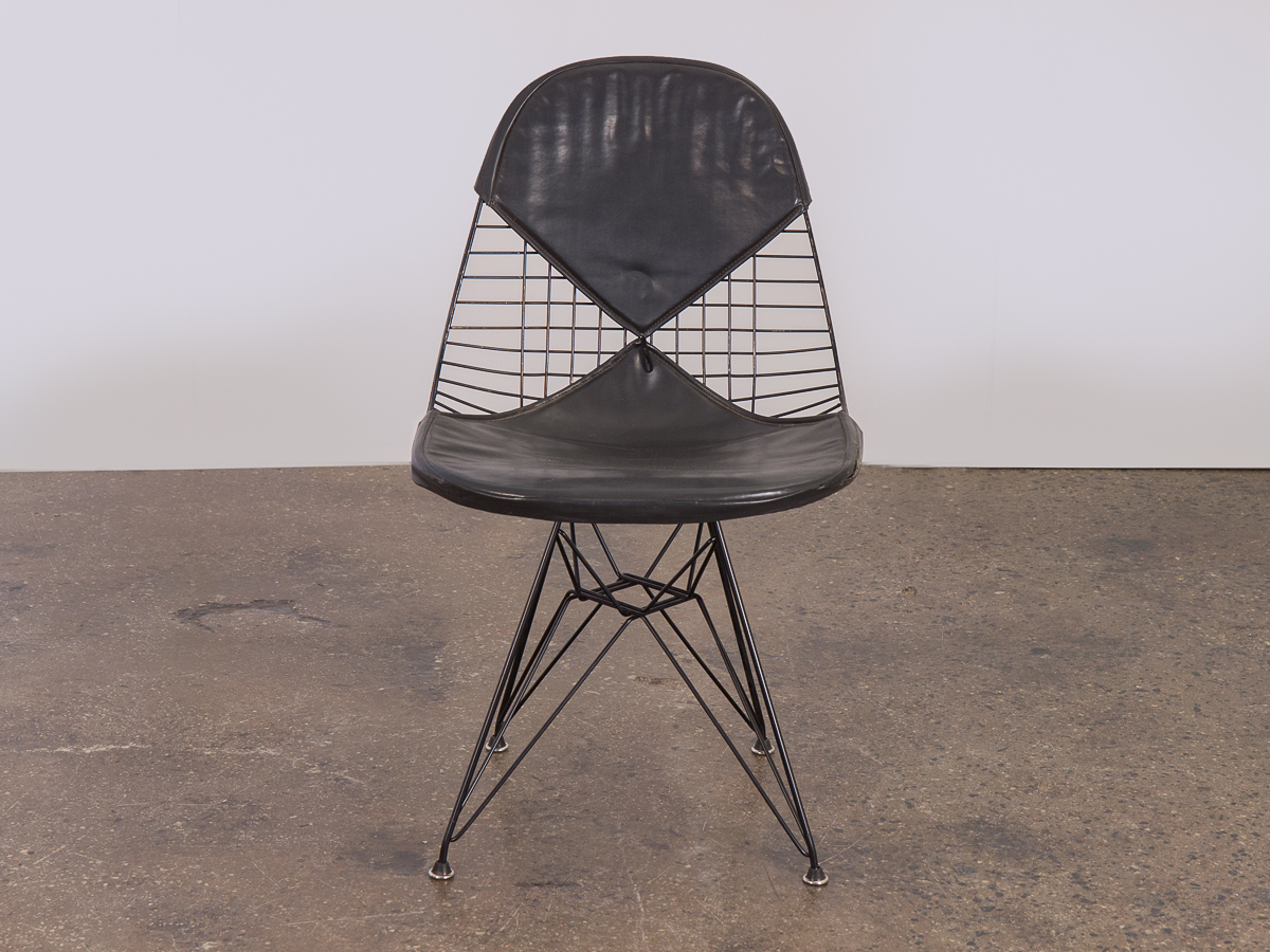 pindas vrachtauto grafisch Black Eames Wire Chair with Bikini Cover on Eiffel Base — OAM