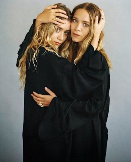 Olsens-Anonymous-Blog-Mary-Kate-Ashley-Olsen-Vogue-Germany-November-All-Black-Hugging
