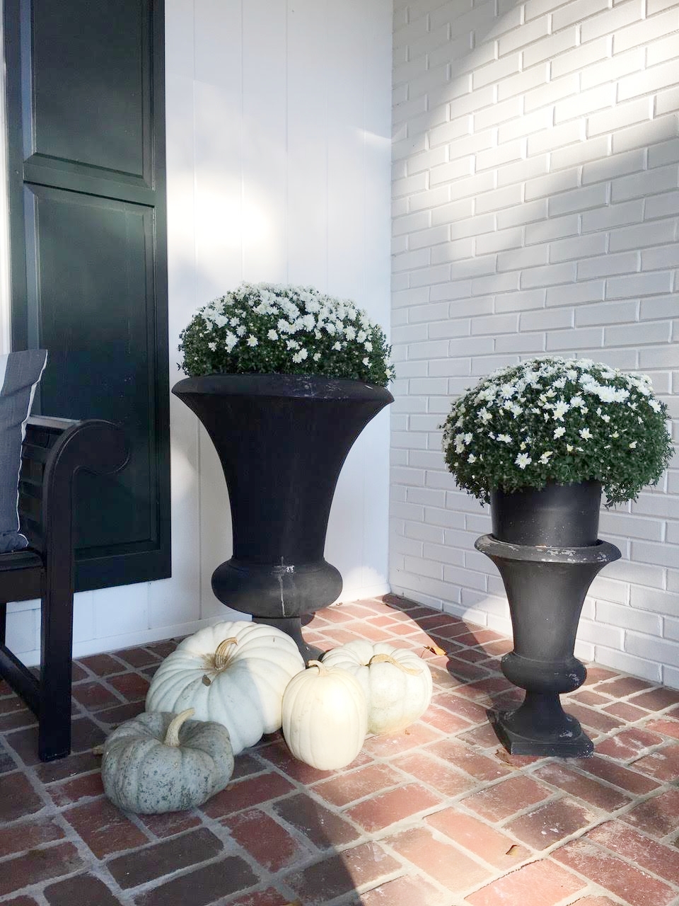  Fall Front Porch Decorations, white mums in black planters with white, gray and green pumpkins 
