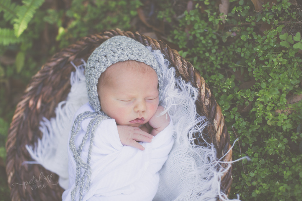 Lakeland Newborn Photography: Outdoor with baby Dylan