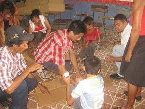 The first workshop in Tipitapa: Andrew shows parents and children how to use cardboard as a means of physical therapy
