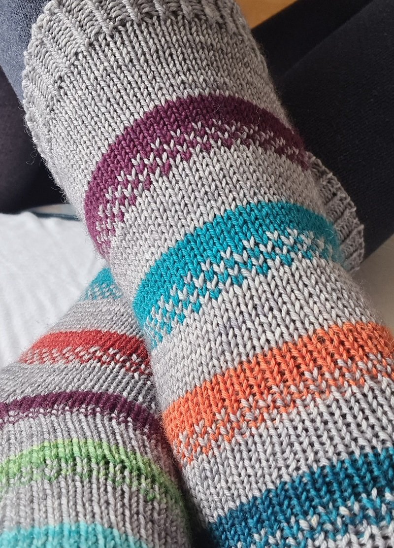 Smackerel socks: cuff down — Louise Tilbrook Designs