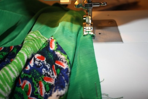 New Dress A Day - DIY - Vintage Dress - Sewing Machine