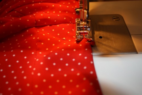 New Dress A Day - DIY - Vintage Polka Dots - Sewing Machine