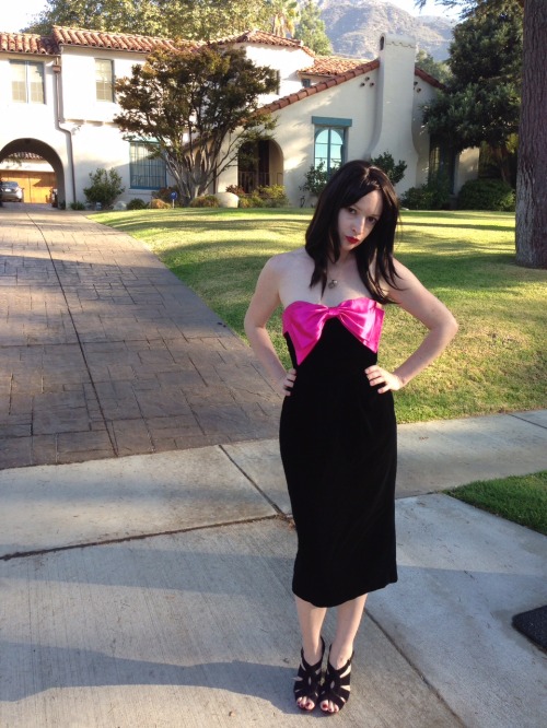  Beverly Hills, 90210 - Brenda black and white prom dresses