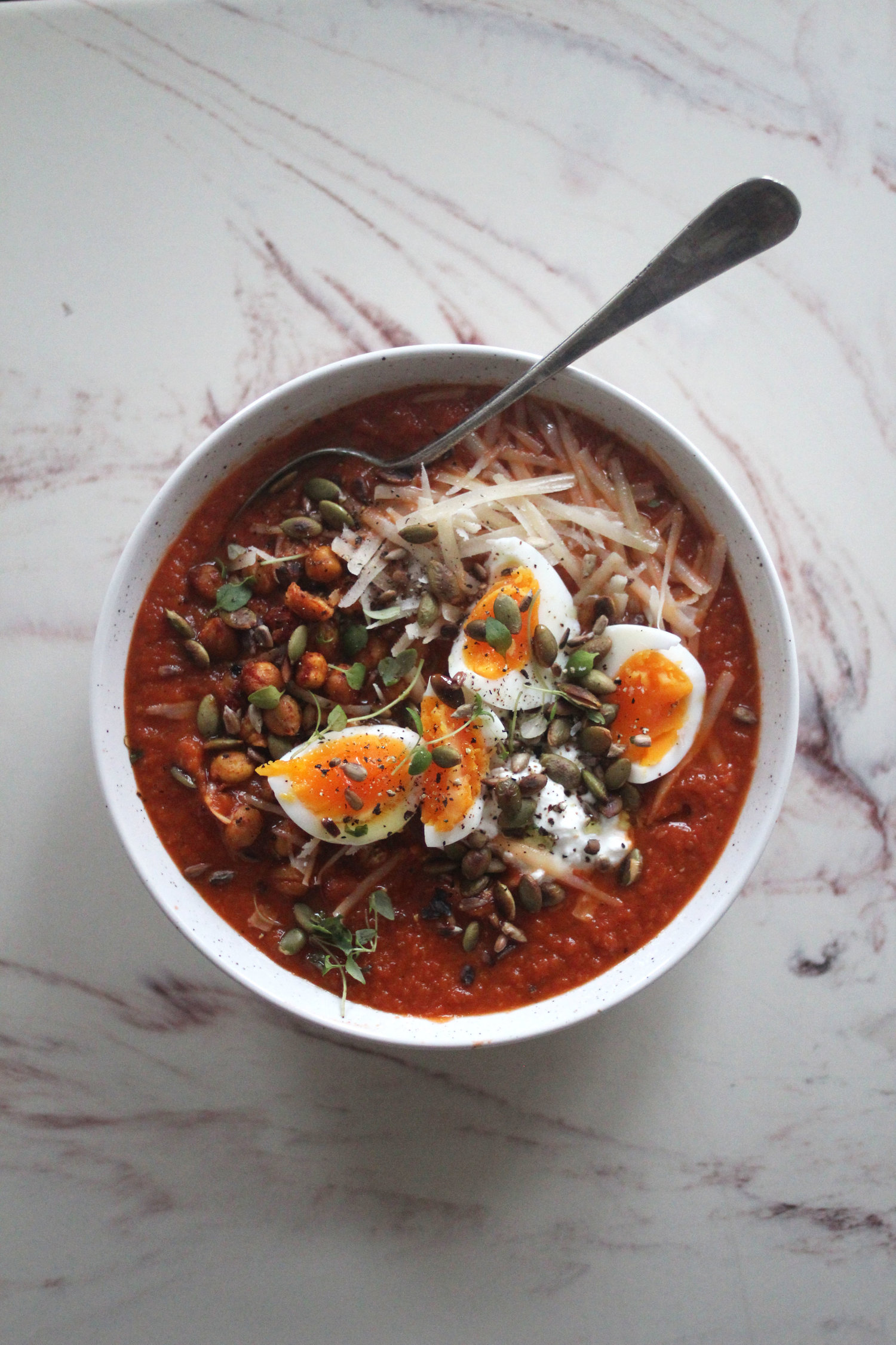 Tomatsuppe med topping-bonanza — Happy Food