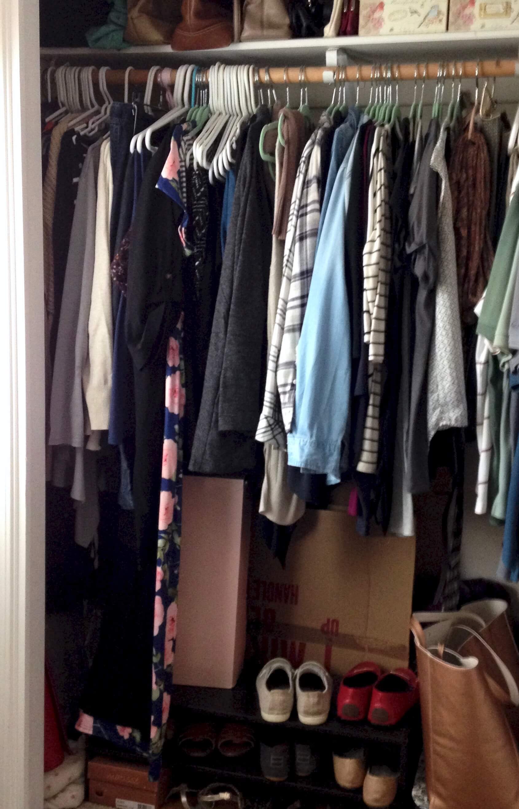 How a stay-at-home mom of 4 totally transformed her closet and turned it into pieces and outfits that work for her body shape, coloring, and style. I love the inspiration this course can give. I would love to have a wardrobe that worked seamlessly for me! #mom #momlife #fashion #outfits #tips # ideas #easy #clothes #style #howto #momstyle #capsule #bodyimage