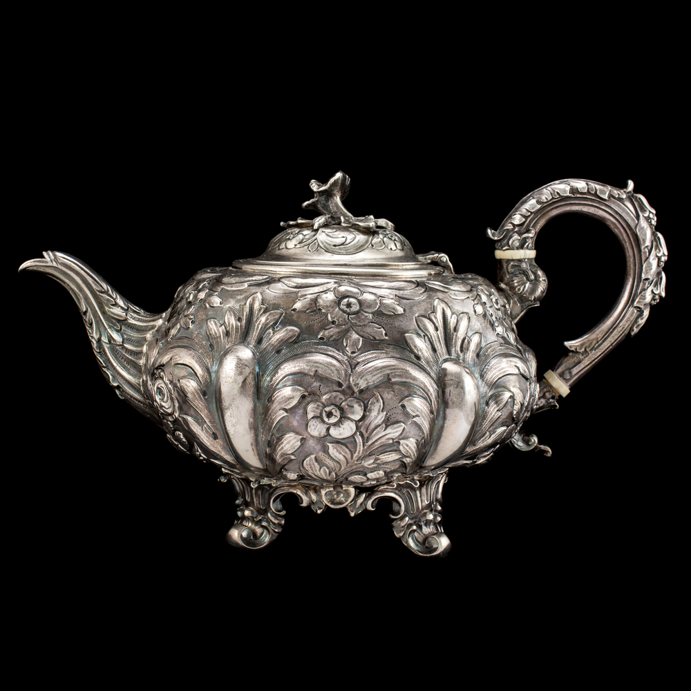 Antique Teapot by AVprophoto
