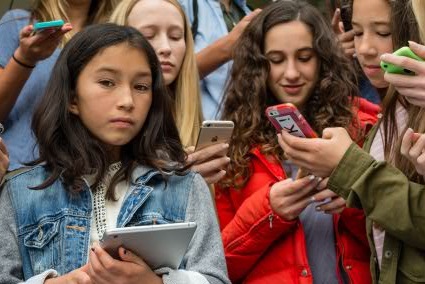Middle School: The hardest years for screen time