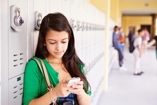 High Schools Get Students to Put Their Phones Away — SCREENAGERS