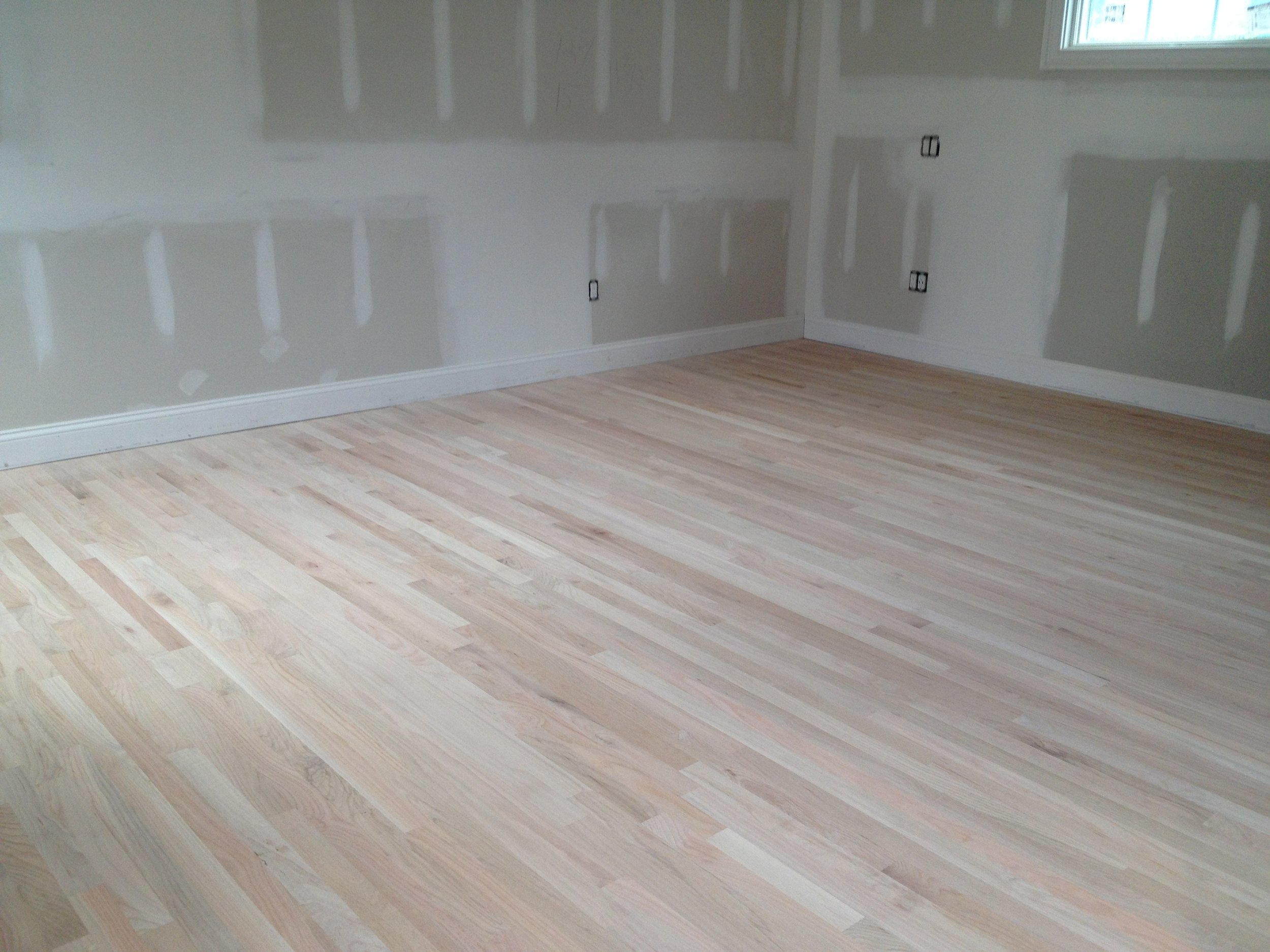 Red Oak Vs White Oak Hardwood Flooring Which Is Better Valenti