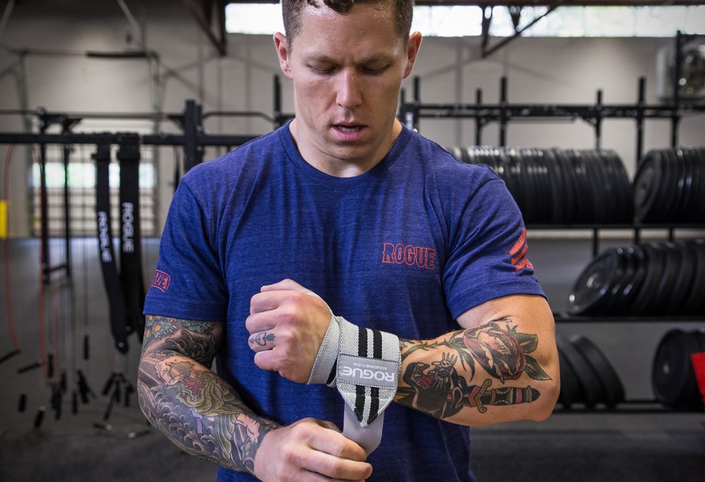 Wrist Wraps. When you need them. When you don't. — Arrow Physical
