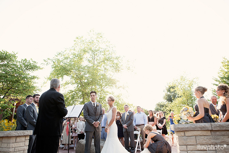 16-iluvphoto-Independence Grove-wedding-photography-outdoor-ceremony-chicago