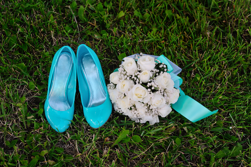 bridal bouquet and turquoise shoes on green grass