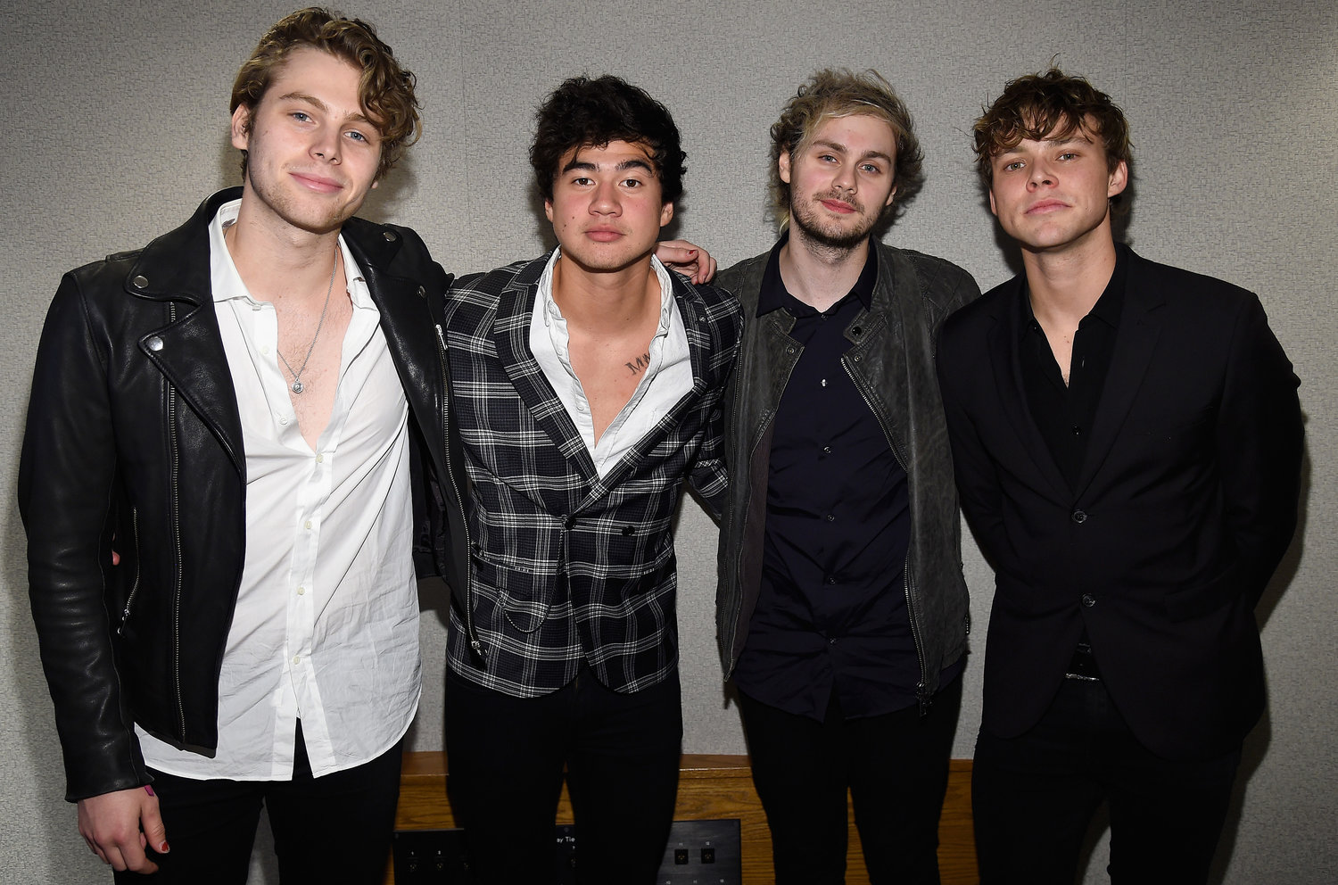 Headphones 5 Seconds Of Summer Pulls Away From Punk Roots On New