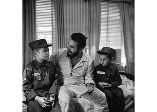 Alberto Korda_Fidel Castro with American children Jack and Jeff, whose surname is also Castro, Washington. Saturday, April 18, 1959