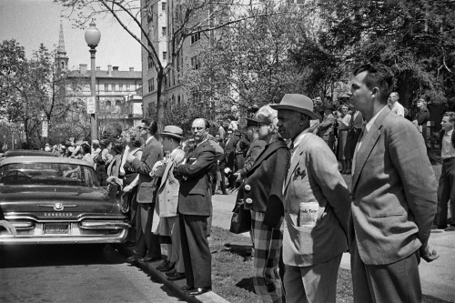 Alberto Korda_Waiting to see Fidel Castro in front of the Cuban Embassy, Washington. Friday, April 17, 1959