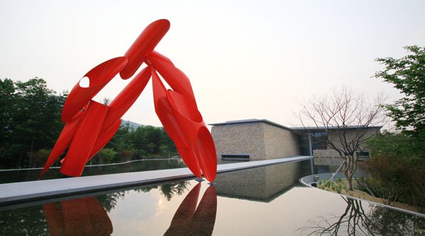 This water garden is on the grounds of Hansol Museum, designed by star architect Tadao Ando.Photograph provided by the museum