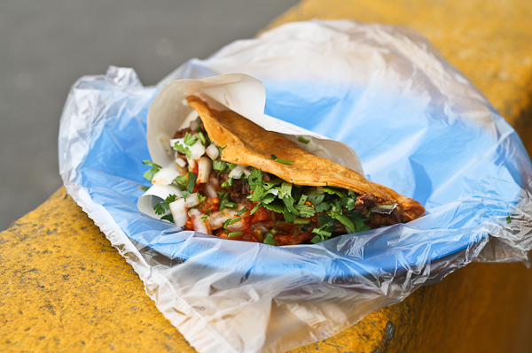 Taco dorado de birria - Tacos Aaron en Tijuana