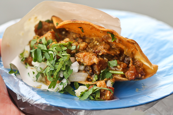 Taco dorado de chicharrón - Tacos Aaron en Tijuana