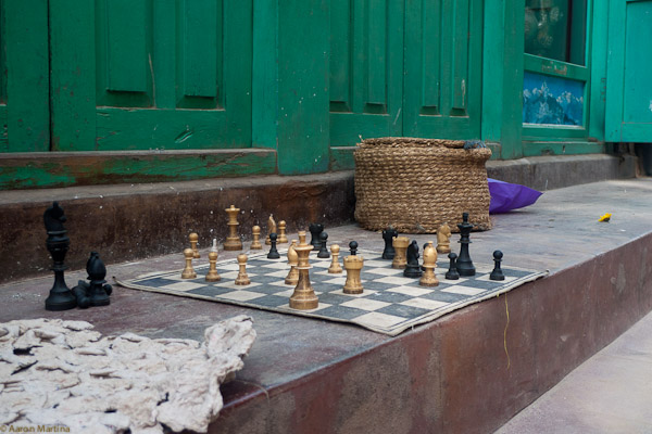 Playerless chess game
