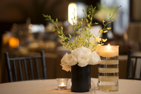 Your Wedding DIY Decor: Glitter and Glam Vases