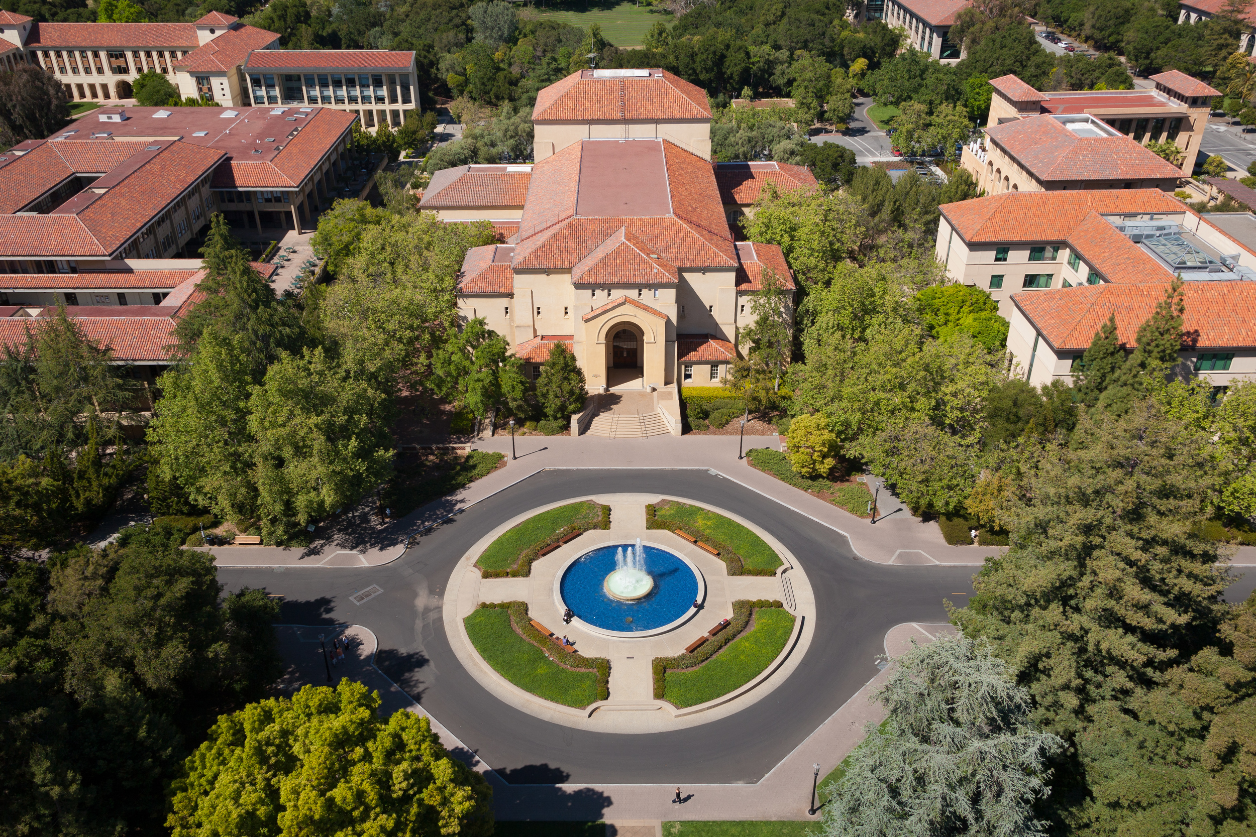 Stanford_University_from_Hoover_Tower_May_2011_001