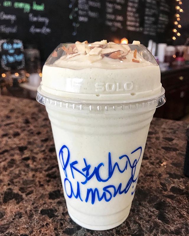 Y’all. I am kinda losing my sh!% over this healthy shake that tastes *exactly* like pistachio🍦(AKA MY WEAKNESS!) Don’t like pistachio? (You’re crazy but...) no prob! There are so many different flavor options - butterfinger, wedding cake, mint chip, the list goes on 🤩 honestly already planning my trip back tomorrow (and the next day, and the next day....) Run 🏃🏽‍♀️, don’t walk🚶🏼‍♀️to @energizingmissionks ASAP!