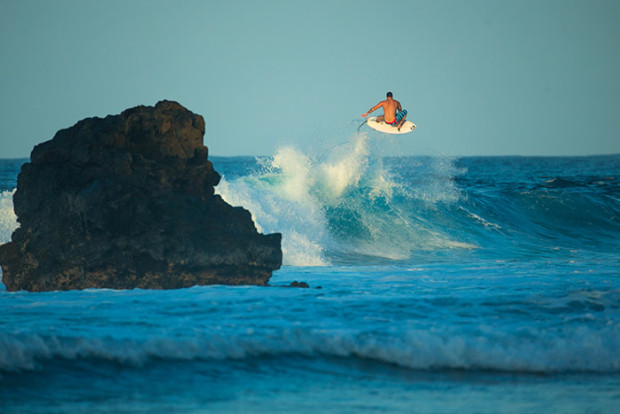 mitch-coleborn-volcom-surf-maui-surfing-hawaii-volcom-boardshorts